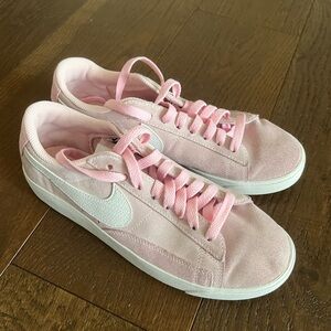 Nike Pink Lowtop Blazers